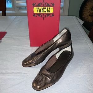 Vaneli - Daffie flats - Brown - Size 7.5N